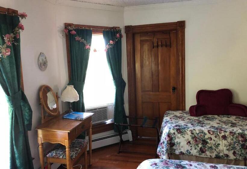 בית מלון כפרי Antique Rose Inn Windham
