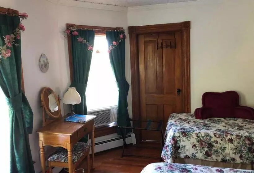 בית מלון כפרי Antique Rose Inn Windham