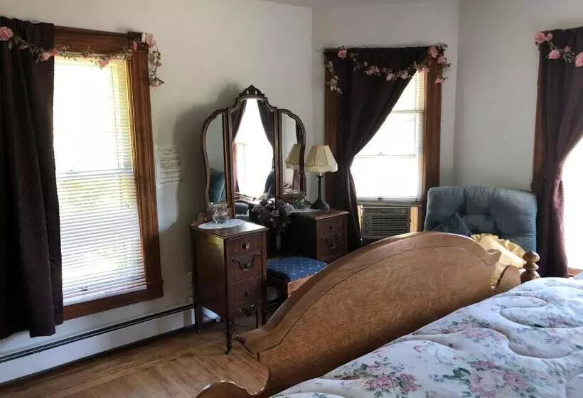 בית מלון כפרי Antique Rose Inn Windham