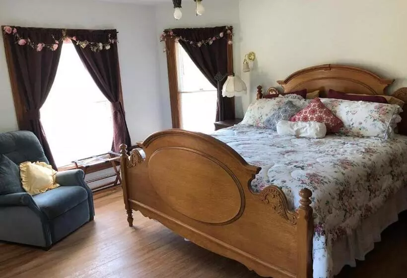 בית מלון כפרי Antique Rose Inn Windham