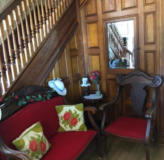 בית מלון כפרי Antique Rose Inn Windham