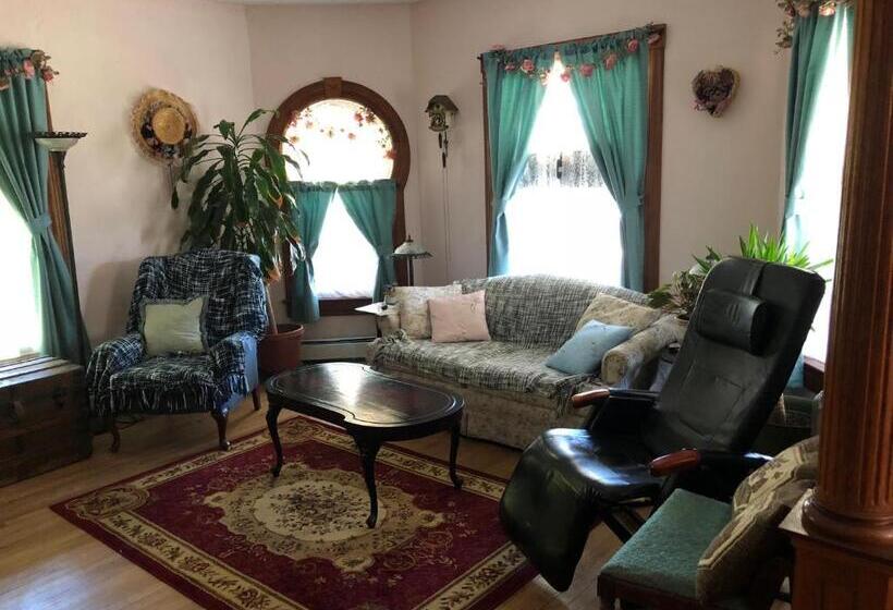 בית מלון כפרי Antique Rose Inn Windham