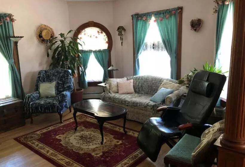 בית מלון כפרי Antique Rose Inn Windham