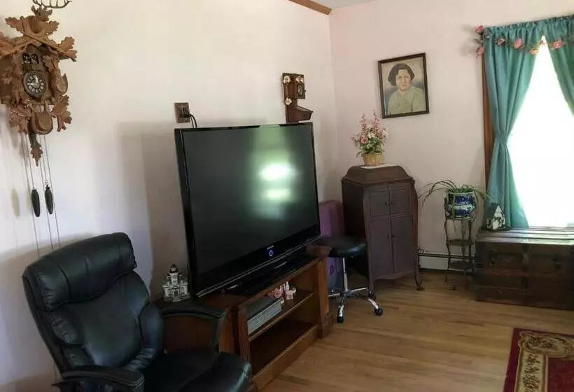 בית מלון כפרי Antique Rose Inn Windham