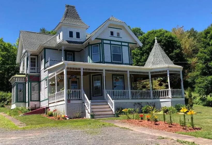 בית מלון כפרי Antique Rose Inn Windham