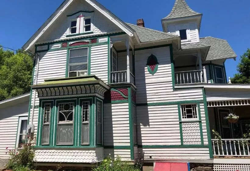 בית מלון כפרי Antique Rose Inn Windham