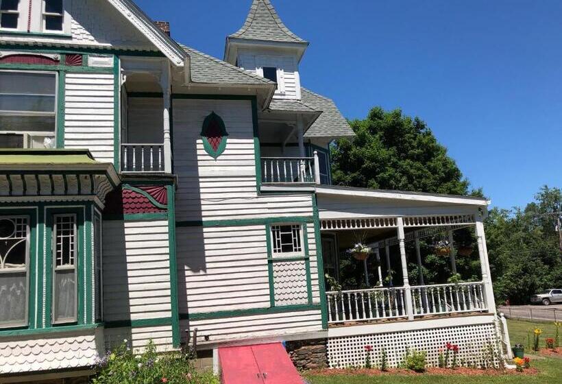 בית מלון כפרי Antique Rose Inn Windham