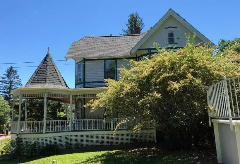 בית מלון כפרי Antique Rose Inn Windham
