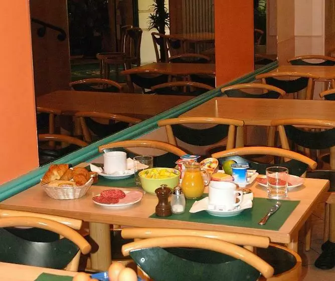 ホテル Transcontinental