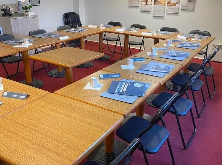 ホテル Kyriad Montargis Amilly