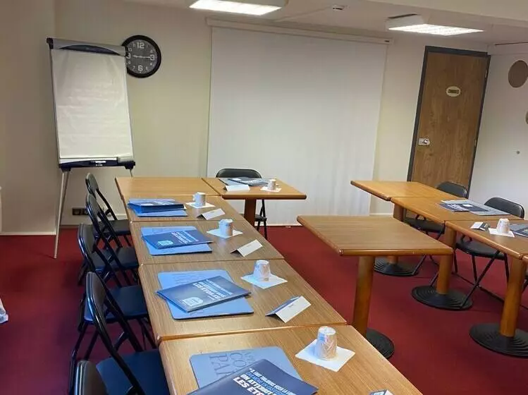 ホテル Kyriad Montargis Amilly