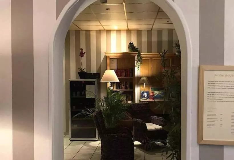 호텔 Logis Hôtel Louise De Savoie