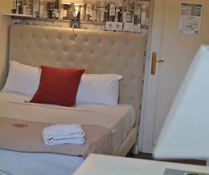 هتل Logis Hôtel Louise De Savoie