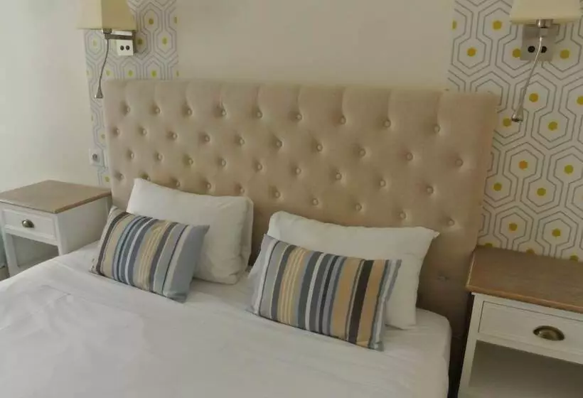 호텔 Logis Hôtel Louise De Savoie