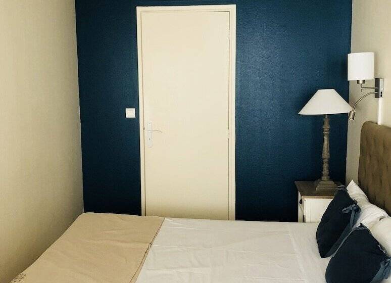 هتل Logis Hôtel Louise De Savoie