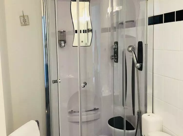 호텔 Logis Hôtel Louise De Savoie