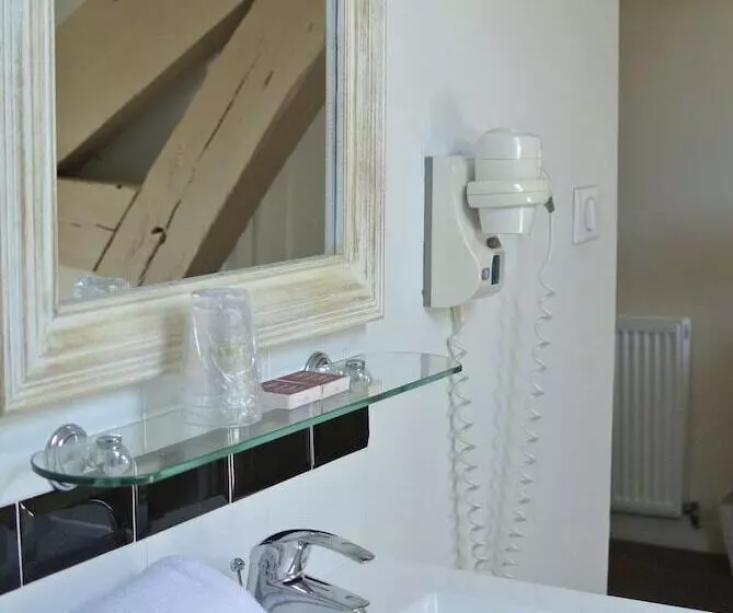 호텔 Logis Hôtel Louise De Savoie