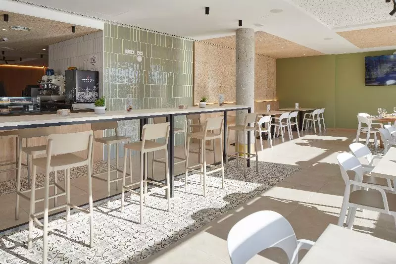 ホテル Iraipe Logroño