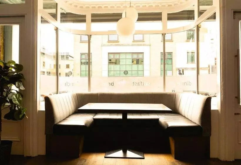 בית מלון כפרי Phoenix Park