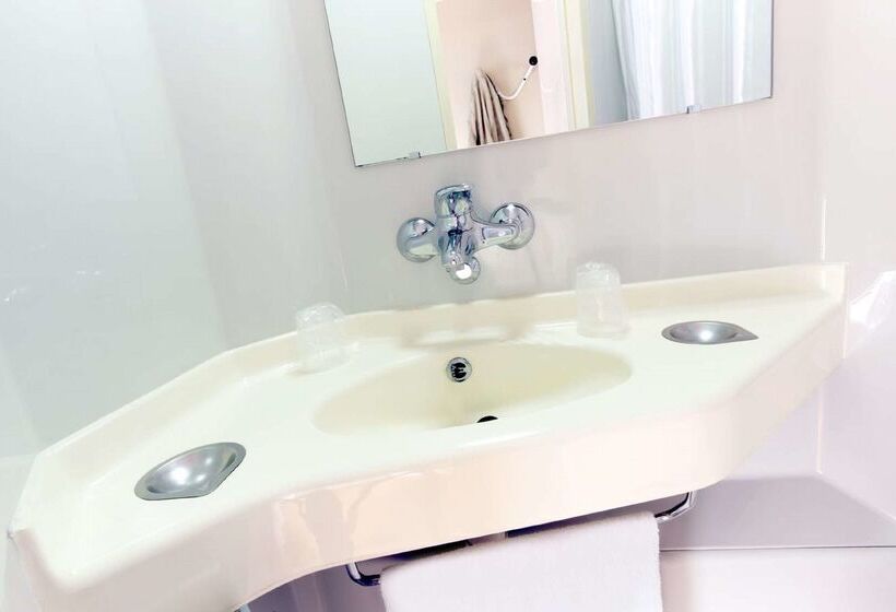 בית מלון כפרי Premiere Classe Bayonne