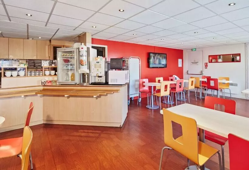 Отель Premiere Classe Cergy Saint Christophe