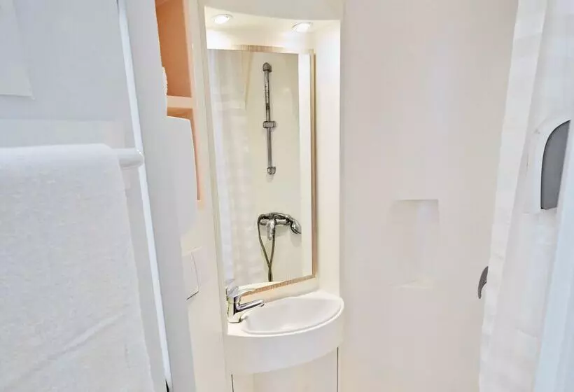 Отель Premiere Classe Cergy Saint Christophe