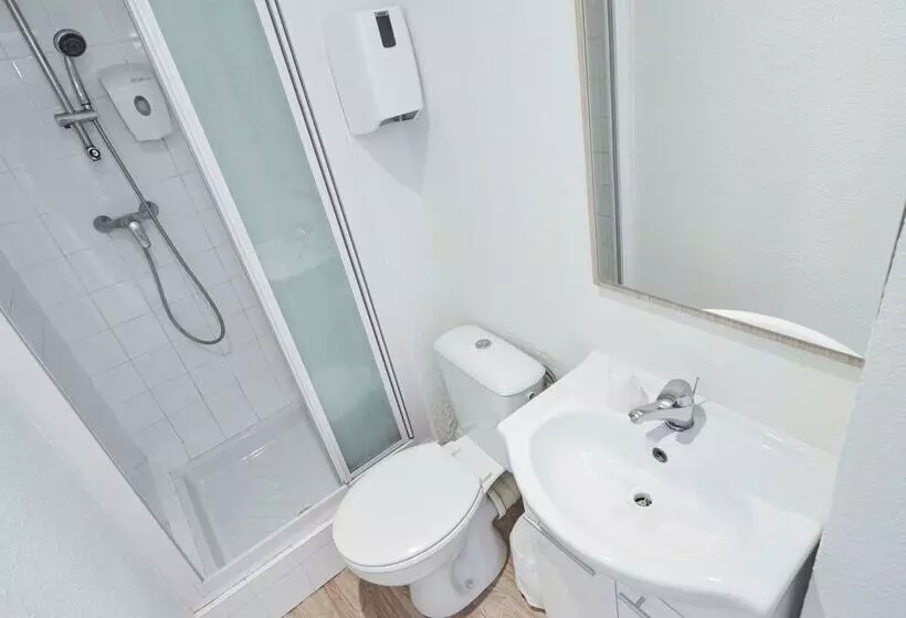 Отель Premiere Classe Cergy Saint Christophe