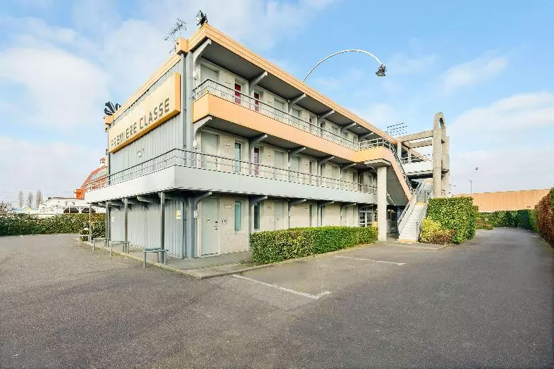 Отель Premiere Classe Tours Nord