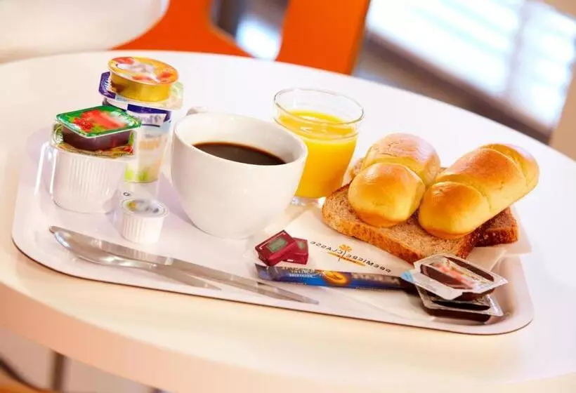 Отель Premiere Classe Tours Nord