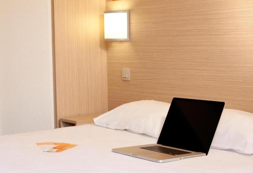 Отель Premiere Classe Tours Nord