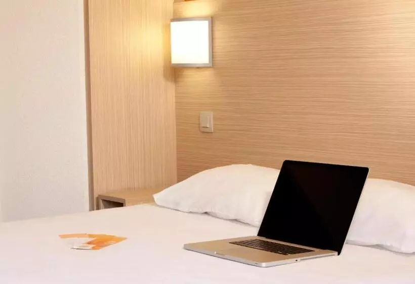 Отель Premiere Classe Tours Nord