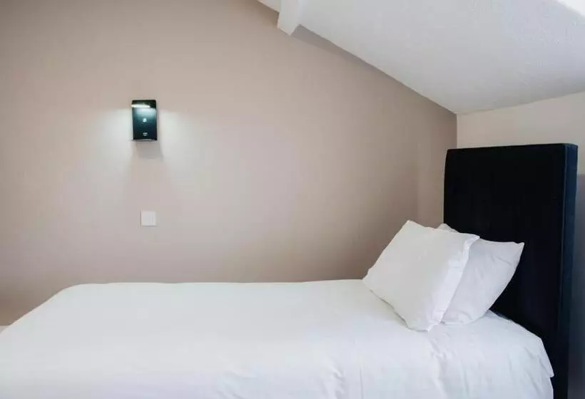 San Clu Hotel, Bar & Brasserie