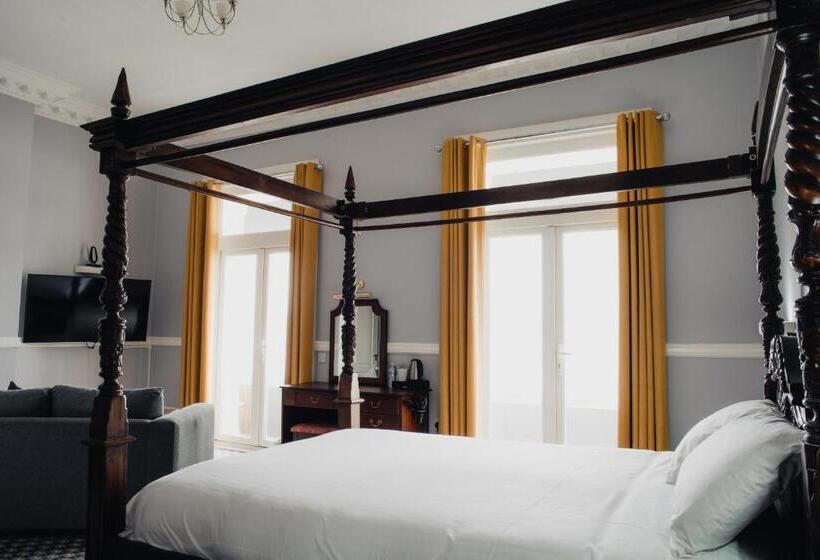 San Clu Hotel, Bar & Brasserie