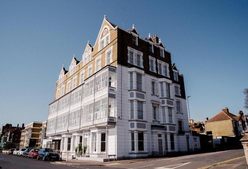 San Clu Hotel, Bar & Brasserie