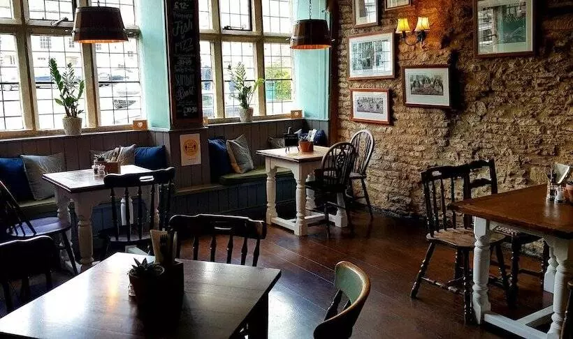 Отель The Kings Arms