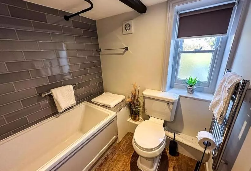 Отель The Old Mill