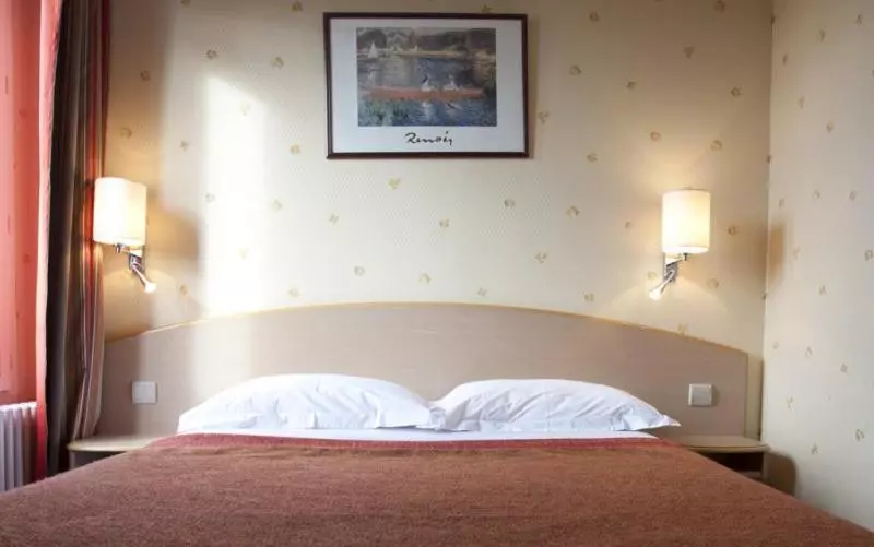 ホテル Transcontinental