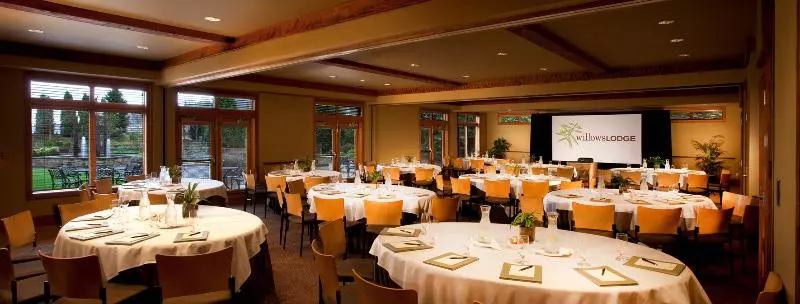 Отель Willows Lodge