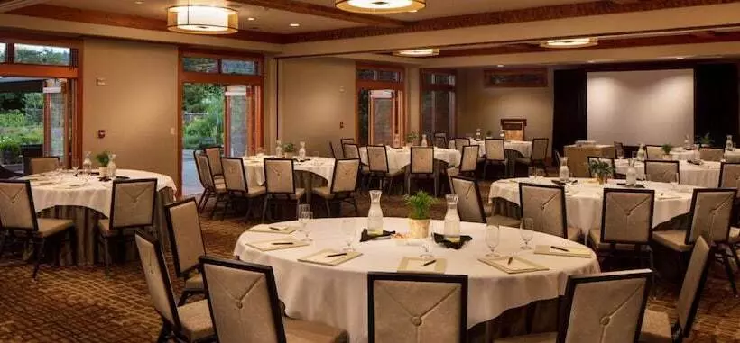 Отель Willows Lodge