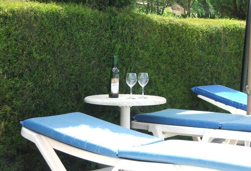 Ampelokipi Holiday Apartments