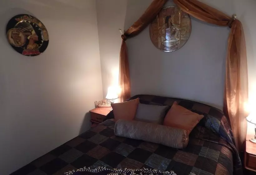 Aamiaismajoitus (B&B) R On The Downs Bnb & Spa Cottages