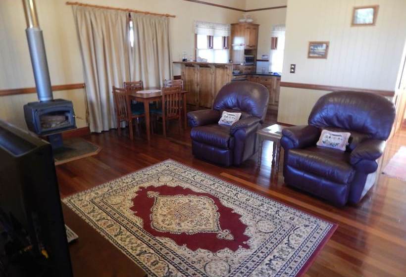 Bed and Breakfast R On The Downs Bnb & Spa Cottages