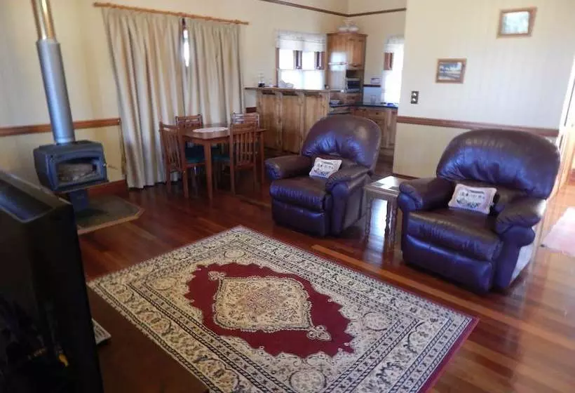 Aamiaismajoitus (B&B) R On The Downs Bnb & Spa Cottages