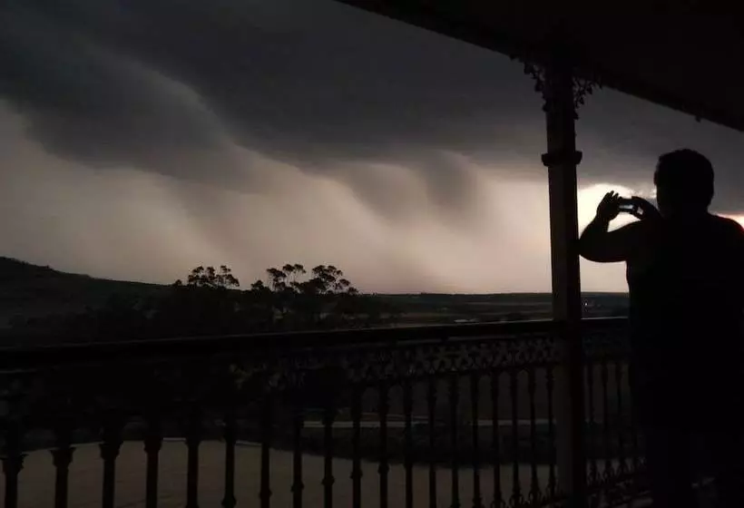 Aamiaismajoitus (B&B) R On The Downs Bnb & Spa Cottages