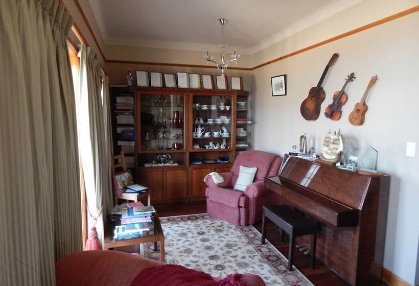 Bed and Breakfast R On The Downs Bnb & Spa Cottages