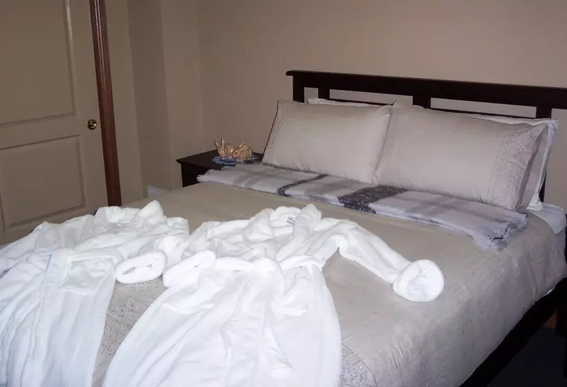 Aamiaismajoitus (B&B) R On The Downs Bnb & Spa Cottages