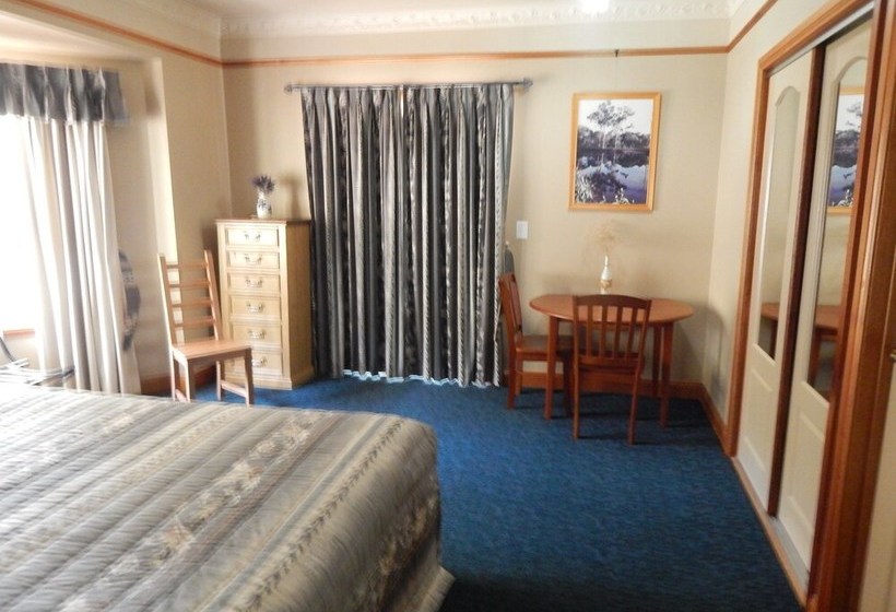 Bed and Breakfast R On The Downs Bnb & Spa Cottages