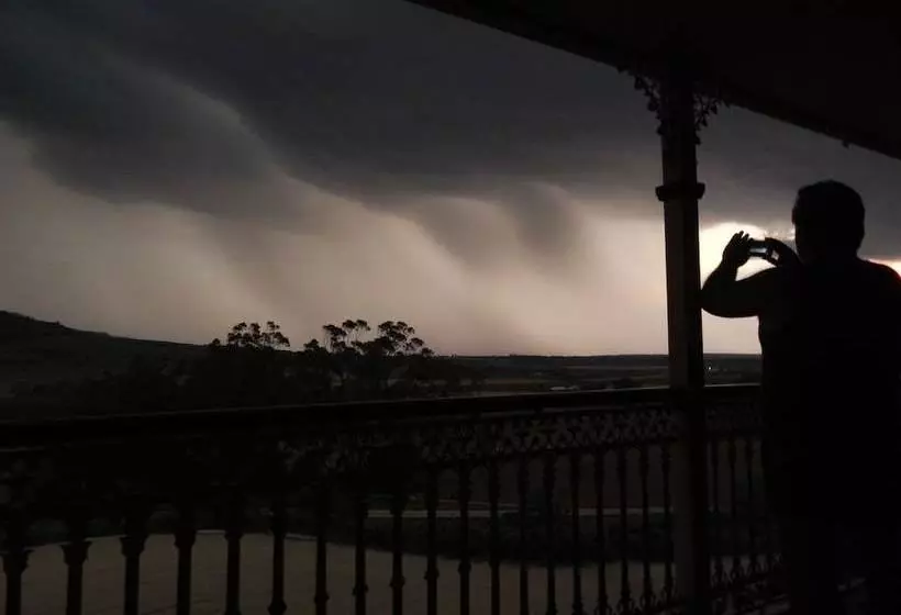 Aamiaismajoitus (B&B) R On The Downs Bnb & Spa Cottages