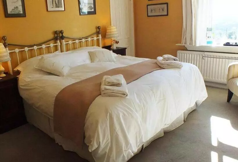 Dowfold House Bed And Breakfast