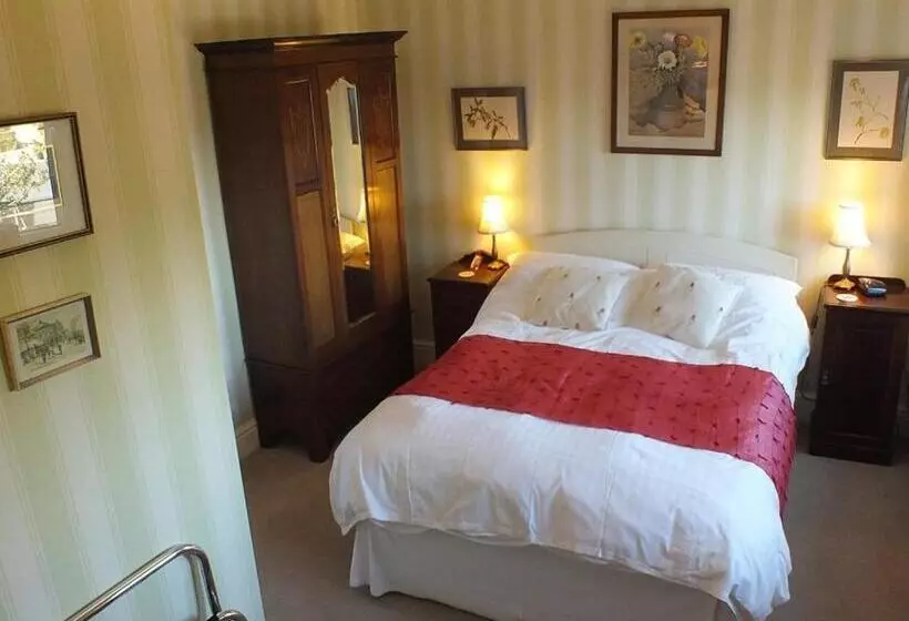 Dowfold House Bed And Breakfast